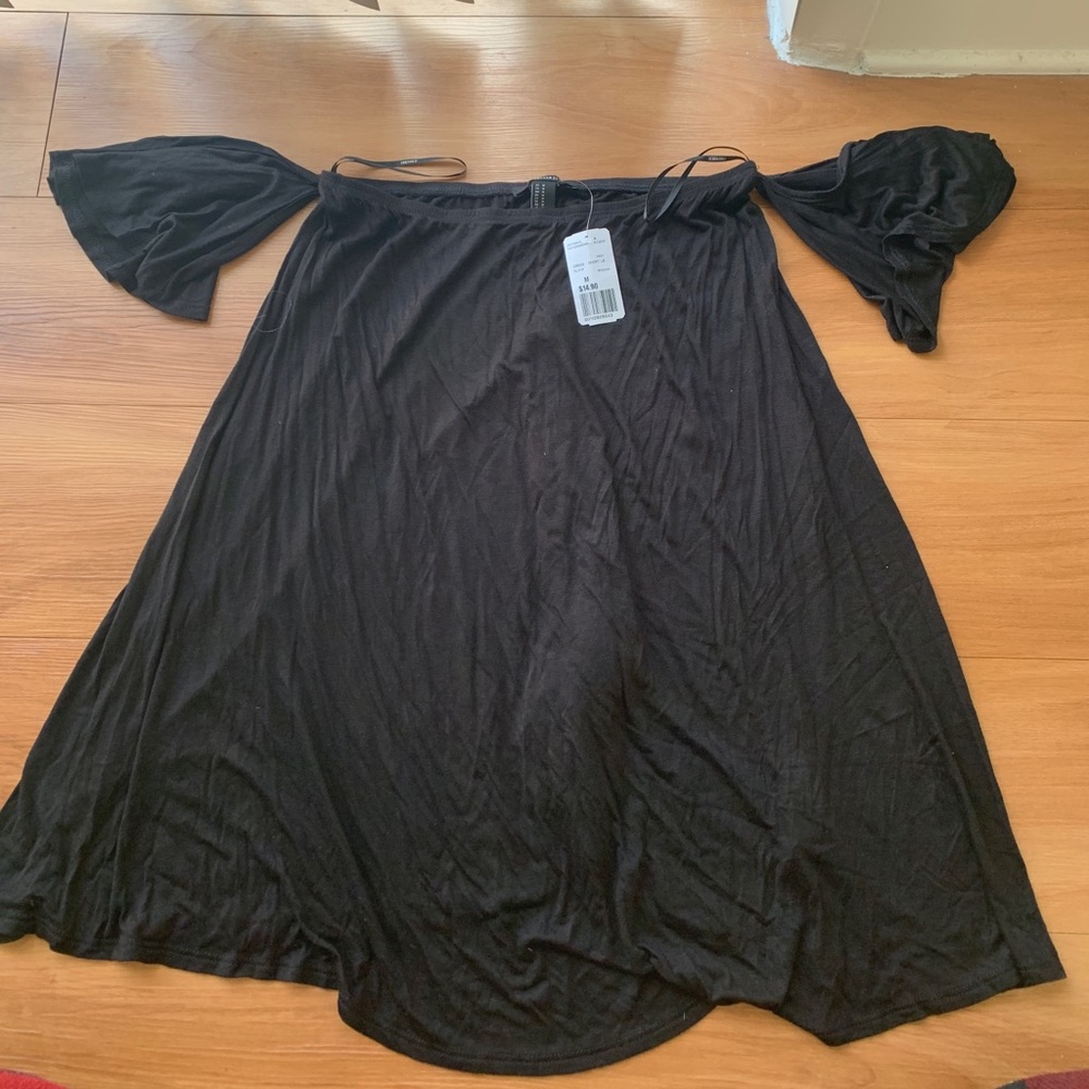 Black off the shoulder flow dress, SIZE MEDIUM new